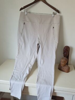 Light Beige Pull-On Leggings with Zip Pockets